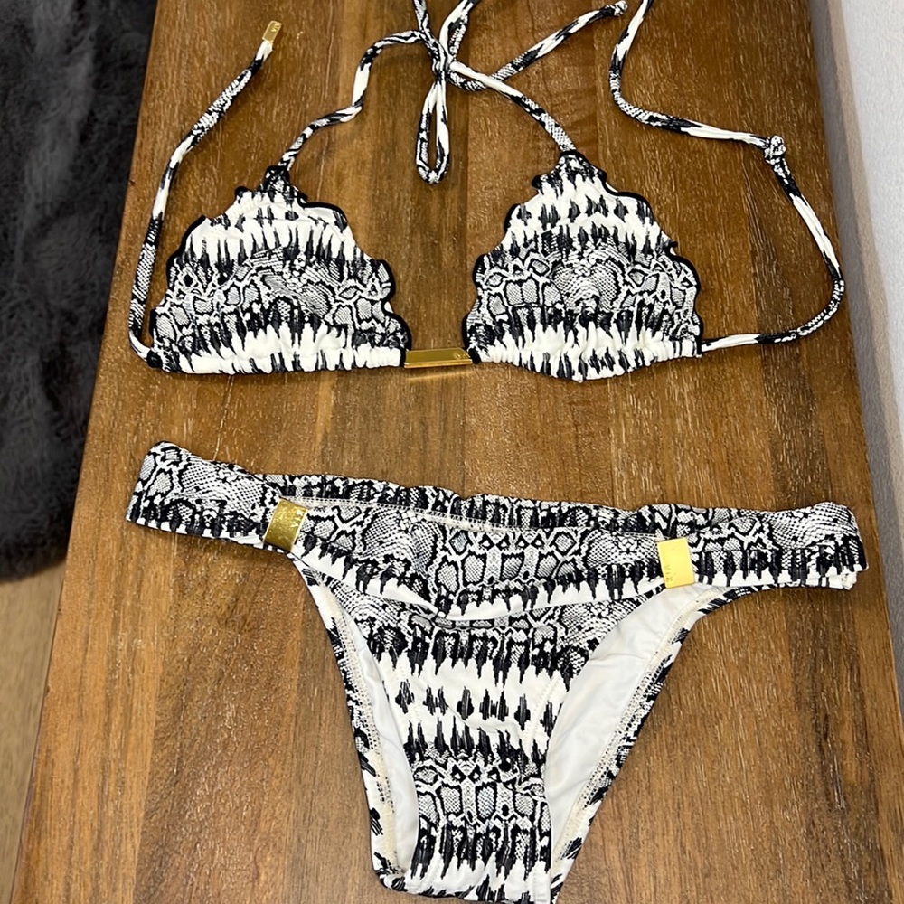 Vix Black and White Bikini